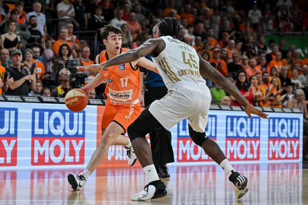 奥亚萨瓦尔 奥亚萨瓦尔