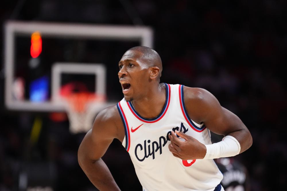 静地将球送 静地将球送